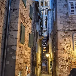 Apartment Largo In The Heart Of Diocletian Palace, Split