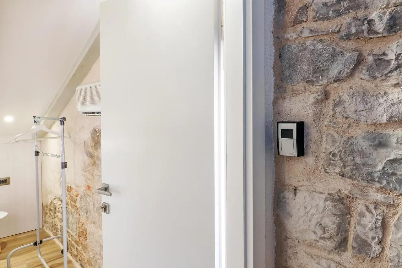 Apartment Sweet Rooms Luri Split