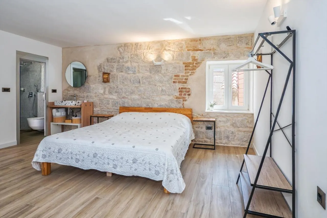Sweet Rooms Luri Split Apartment